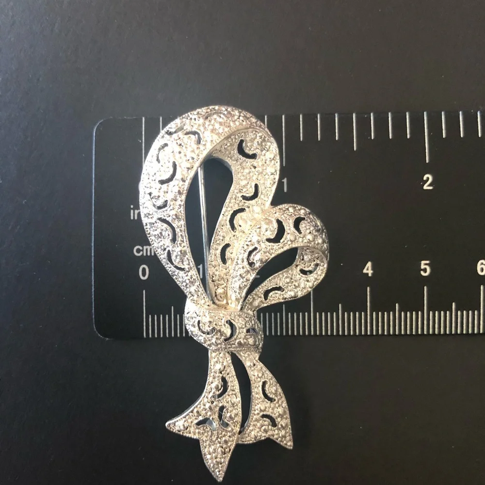 Silver Tone Ribbon Brooch